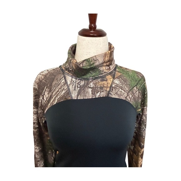 Under Armour Womens Top M Brown Camouflage Long Sleeve Heatgear Gaiter Neck - Picture 2 of 7